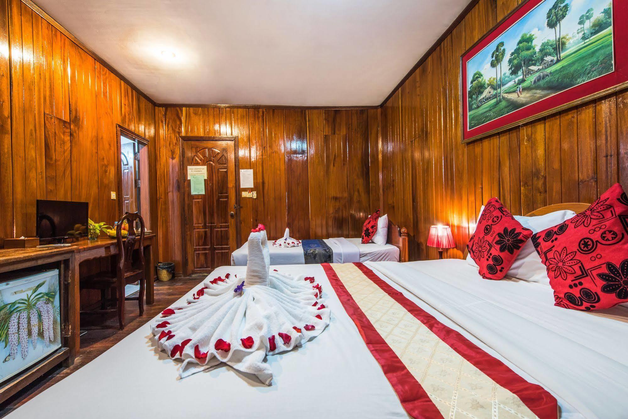Neak Pean Hotel - Wooden House Siem Reap Exterior photo